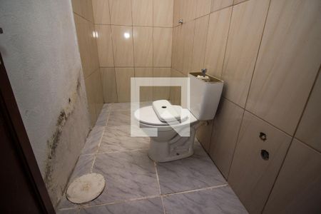 Banheiro da Suíte de casa de condomínio à venda com 1 quarto, 36m² em Cristal, Porto Alegre