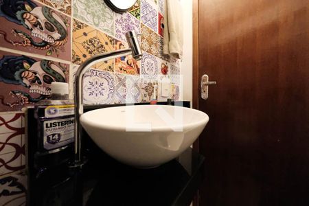 Lavabo de casa de condomínio à venda com 2 quartos, 52m² em Jardim Triana, São Paulo