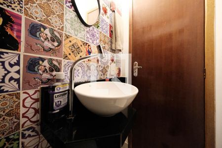 Lavabo de casa de condomínio à venda com 2 quartos, 52m² em Jardim Triana, São Paulo
