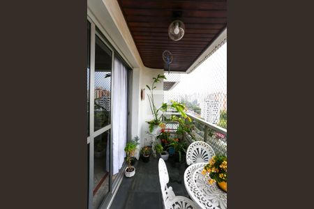 Varanda de apartamento para alugar com 3 quartos, 176m² em Jardim Londrina, São Paulo