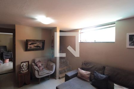 Sala de TV de casa à venda com 3 quartos, 375m² em Santa Amelia, Belo Horizonte