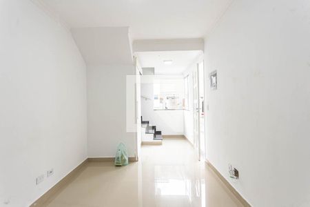 Sala/Cozinha de casa para alugar com 2 quartos, 70m² em Jardim Santa Emilia, São Paulo