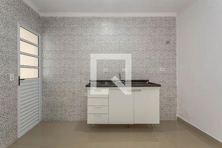 Sala/Cozinha de casa para alugar com 2 quartos, 70m² em Jardim Santa Emilia, São Paulo