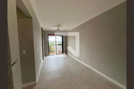 Sala de apartamento para alugar com 2 quartos, 60m² em Jardim Tupanci, Barueri