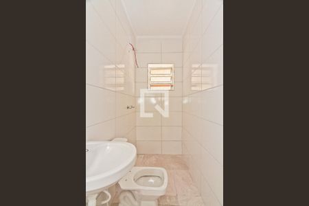 Banheiro de casa para alugar com 1 quarto, 120m² em Vila Ester (zona Norte), São Paulo