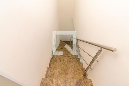 Escada de casa à venda com 3 quartos, 108m² em Jardim Avelino, São Paulo