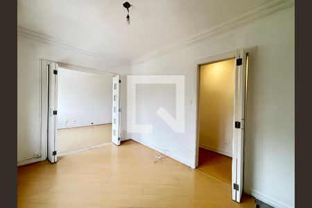 Sala de TV de apartamento à venda com 2 quartos, 102m² em Vila Nova Conceição, São Paulo