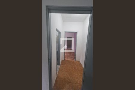 Corredor de casa para alugar com 2 quartos, 75m² em Vila Maria de Maggi, Suzano