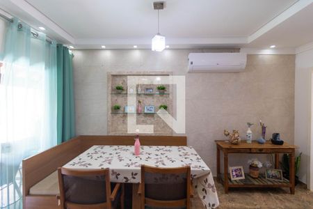 Salas de casa de condomínio à venda com 3 quartos, 190m² em Parque Jambeiro, Campinas