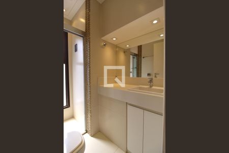 Banheiro da Suíte 1 de apartamento para alugar com 2 quartos, 200m² em Itaim Bibi, São Paulo