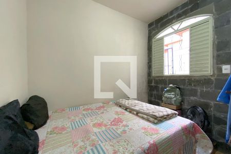 Quarto 1 de casa para alugar com 2 quartos, 35m² em Paraíso, Belo Horizonte