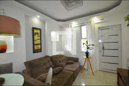 Sala de casa para alugar com 3 quartos, 180m² em Cascadura, Rio de Janeiro