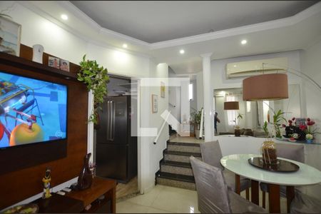 Sala de casa para alugar com 3 quartos, 180m² em Cascadura, Rio de Janeiro