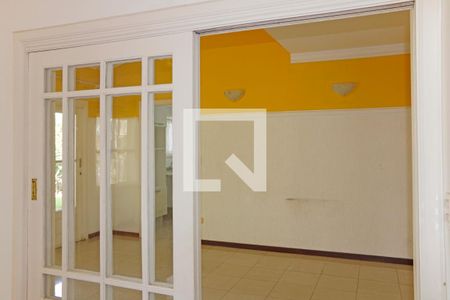 Sala de casa de condomínio para alugar com 3 quartos, 250m² em Condomínio Estância Marambaia, Vinhedo