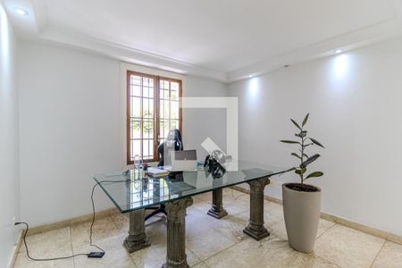 Sala de casa à venda com 3 quartos, 280m² em Pacaembu, São Paulo