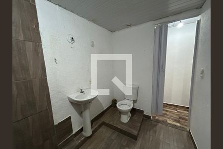 Banheiro de casa para alugar com 1 quarto, 30m² em Vila Valqueire, Rio de Janeiro