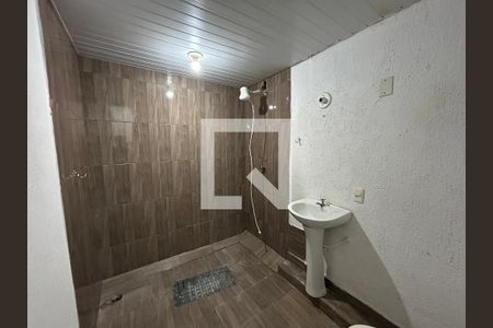 Banheiro de casa para alugar com 1 quarto, 30m² em Vila Valqueire, Rio de Janeiro