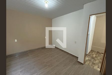 Quarto de casa para alugar com 1 quarto, 30m² em Vila Valqueire, Rio de Janeiro