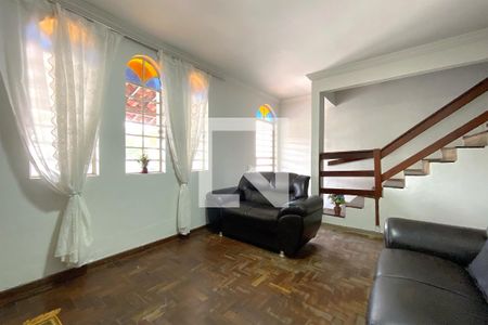 Sala de casa para alugar com 6 quartos, 500m² em Palmares, Belo Horizonte