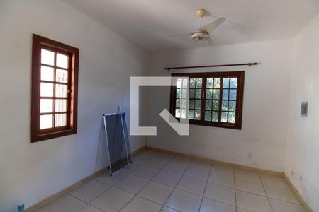 Sala de casa de condomínio à venda com 3 quartos, 88m² em Itaipu, Niterói