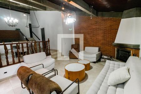 Sala 1 de casa à venda com 3 quartos, 350m² em Vila Suzana, São Paulo