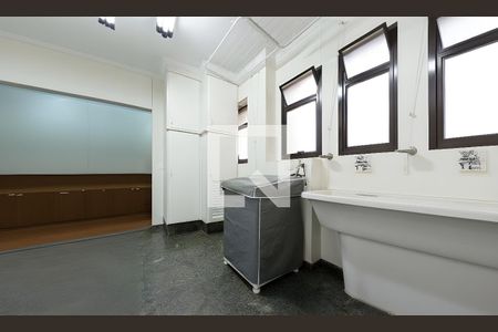 Apartamento para alugar com 4 quartos, 235m² em Moema, São Paulo