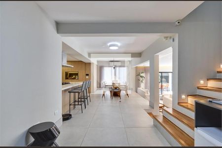 Casa à venda com 4 quartos, 300m² em Santo Amaro, São Paulo