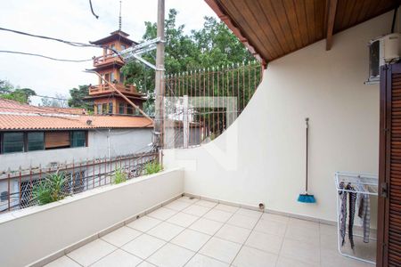 Sacada de casa à venda com 3 quartos, 176m² em Piraporinha, Diadema