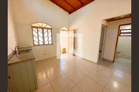 Sala/Cozinha de casa para alugar com 2 quartos, 55m² em São João do Rio Vermelho, Florianópolis