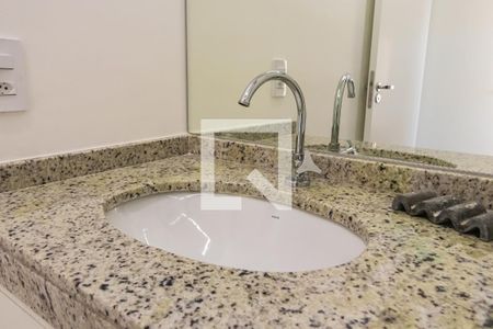 Banheiro da Suíte 1 de apartamento para alugar com 2 quartos, 64m² em Tamboré, Barueri