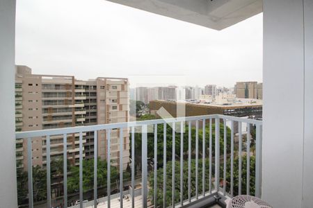 Varanda de kitnet/studio para alugar com 1 quarto, 21m² em Indianópolis, São Paulo