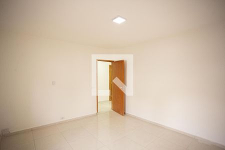 Quarto 1 de casa para alugar com 2 quartos, 100m² em São Domingos, São Paulo