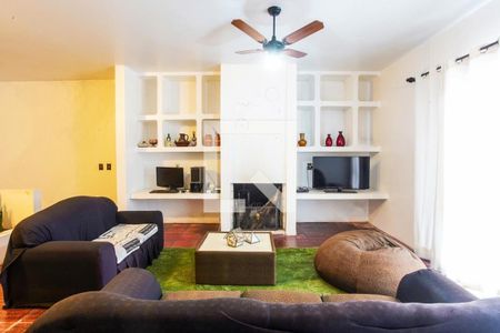 Sala de casa à venda com 3 quartos, 280m² em Nonoai, Porto Alegre