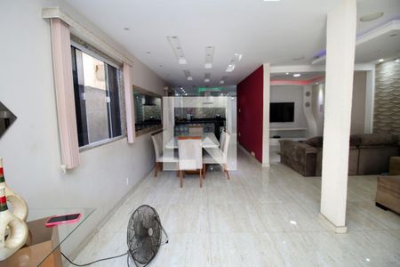 Sala de casa para alugar com 4 quartos, 600m² em Vigário Geral, Rio de Janeiro