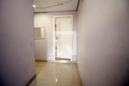 Hall da escada de casa para alugar com 4 quartos, 600m² em Vigário Geral, Rio de Janeiro