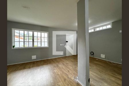 Sala de casa de condomínio para alugar com 4 quartos, 280m² em Vargem Pequena, Rio de Janeiro