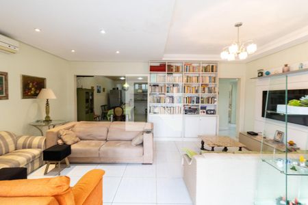 Sala de casa à venda com 4 quartos, 241m² em Medianeira, Porto Alegre