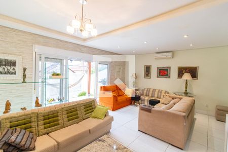 Sala de casa à venda com 4 quartos, 241m² em Medianeira, Porto Alegre