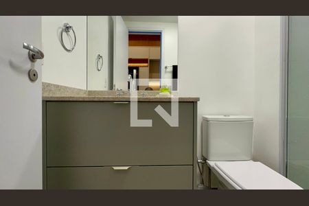 Banheiro Social de kitnet/studio para alugar com 1 quarto, 24m² em Pinheiros, São Paulo