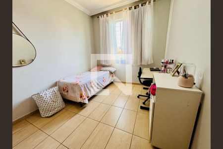 Casa à venda com 3 quartos, 284m² em Sinimbu, Belo Horizonte