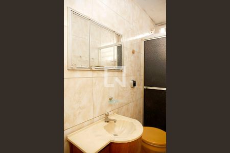 Banheiro de apartamento à venda com 1 quarto, 46m² em Azenha, Porto Alegre