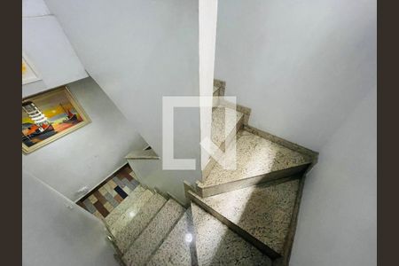 Escada  de casa para alugar com 3 quartos, 300m² em Jardim Rosa de Franca, Guarulhos