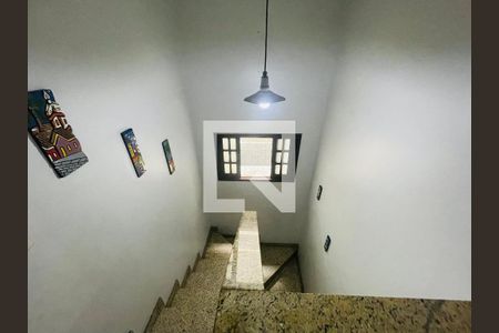 Escada  de casa para alugar com 3 quartos, 300m² em Jardim Rosa de Franca, Guarulhos
