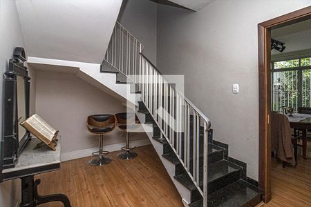 hall e acesso para o piso superior_1 de casa à venda com 3 quartos, 300m² em Vila Moinho Velho, São Paulo