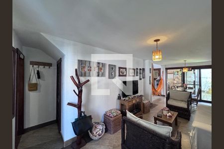 Sala de casa de condomínio à venda com 3 quartos, 160m² em Vargem Pequena, Rio de Janeiro