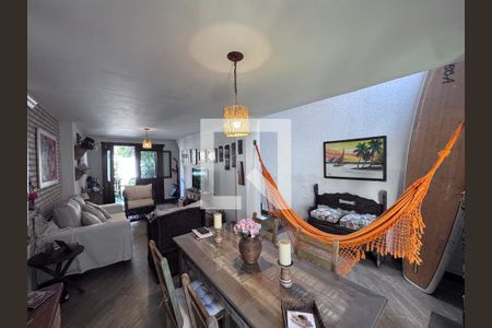 Sala de casa de condomínio à venda com 3 quartos, 160m² em Vargem Pequena, Rio de Janeiro