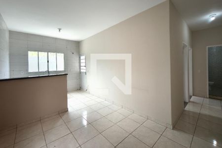 Sala de casa para alugar com 2 quartos, 60m² em Jardim Esmeraldina, Campinas