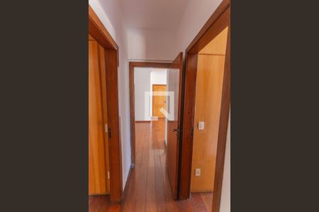 Corredor de apartamento para alugar com 3 quartos, 105m² em Palmares, Belo Horizonte