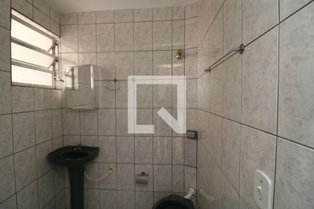 Banheiro da Suíte de casa para alugar com 1 quarto, 35m² em Jardim Santa Adelia, São Paulo