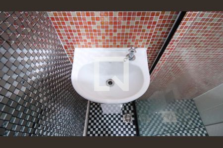 Banheiro de kitnet/studio para alugar com 1 quarto, 20m² em Vila Santa Clara, São Paulo